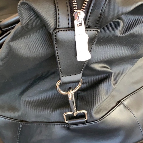 SOLD xx NEW Lifetime Fitness Gym Duffle - Picture 6 of 7